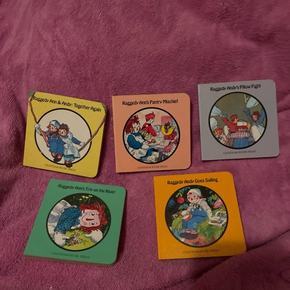 Classic Raggedy Ann and Andy Storybook Set - Picture 2 of 12